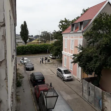 Under The Clock Appartamento Novi Sad